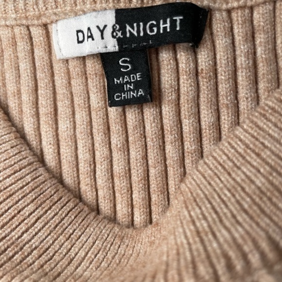 DAY & NIGHT CREAM COLORED RIBBED MEDIUM CROP LONG SLEEVE SWEATER, SIZE S - Picture 5 of 5